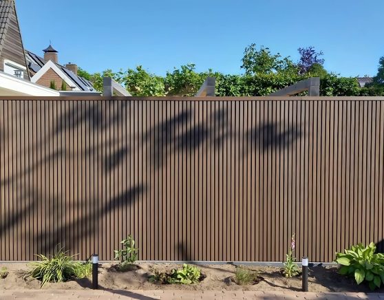 Composiet gevelbekleding rhombus walnoot smalle lat van Buitenpaneel